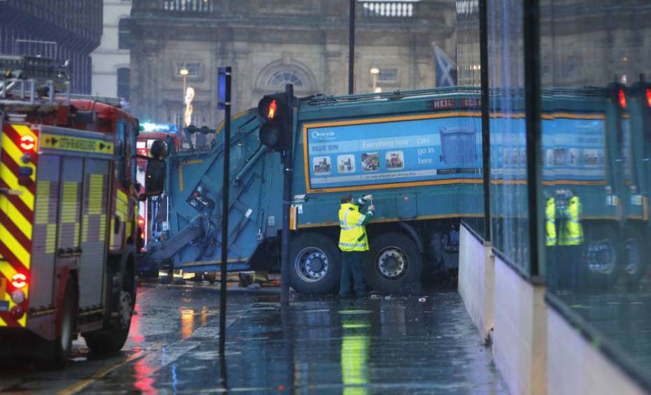 images_News_England_Glasgow bin lorry crash