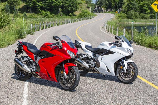 images_Lifestyle_Automotive_Honda_VFR800_2014-302