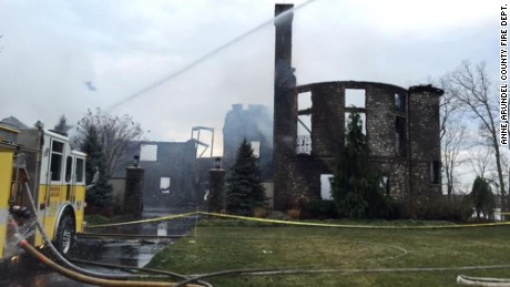images_News_Canada_150119192652-02-fire-destroys-home-0119-large-169