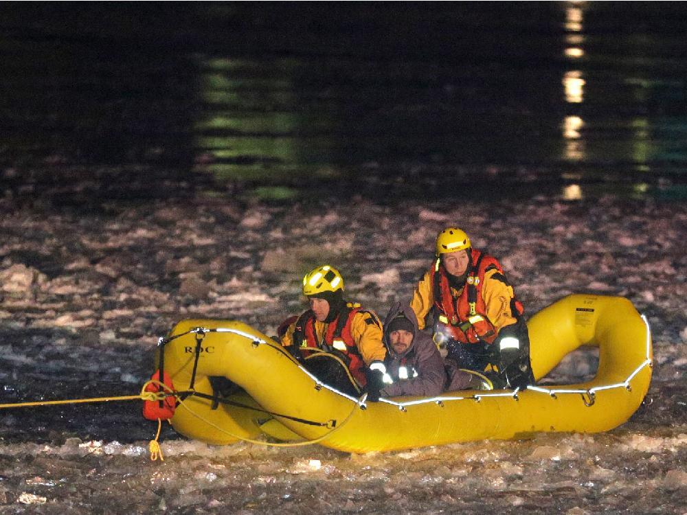 images_News_Canada_firefighters-rescued-four-people-two-males-one-who-can-b