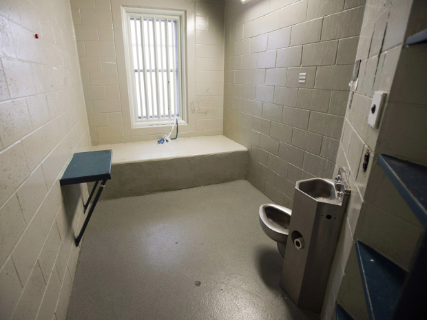 images_News_Canada_prison_suicide_report_20140910