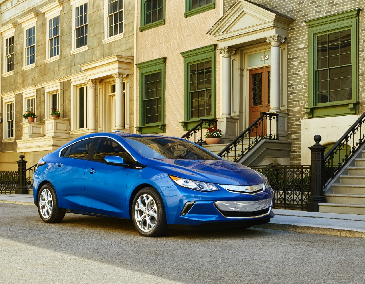 images_Lifestyle_Automotive_Chevrolet_Volt_2016-01