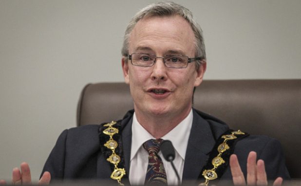 Oshawa Mayor to Continue Reciting Lord’s Prayer at Council Meetings