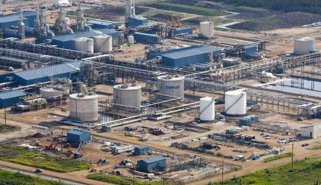 images_News_Canada_the-suncor-firebag-oil-sands-facility-seen-near-fort-mcmurra