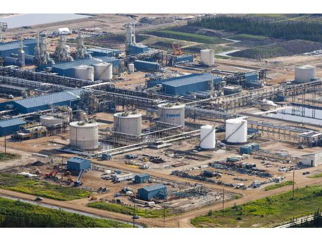 images_News_Canada_the-suncor-firebag-oil-sands-facility-seen-near-fort-mcmurra