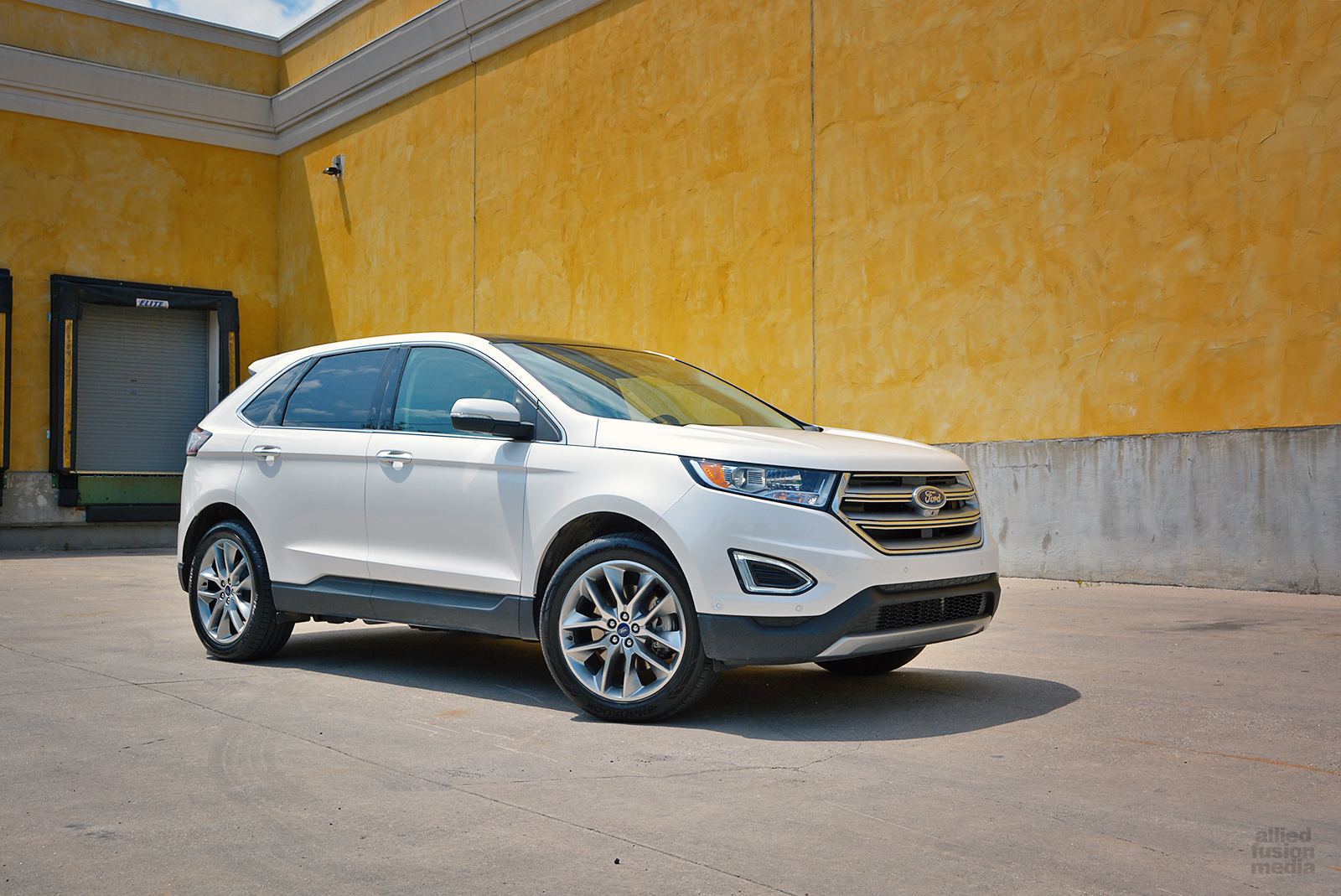 images_Lifestyle_Automotive_Ford_Edge_2015-001b
