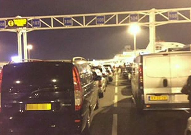 images_News_England_Calais_cars_backed_3424068b