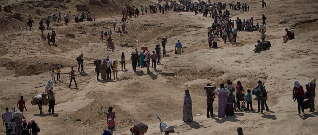 poll says 42% canadians want refugees settlement to stop now