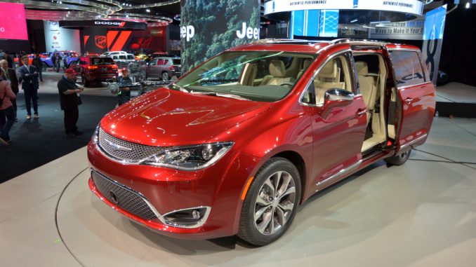 images_Lifestyle_Automotive_Chrysler_Pacifica_2017-801