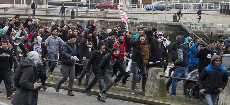 almost 50 migrants force closure of port of calais for two hours