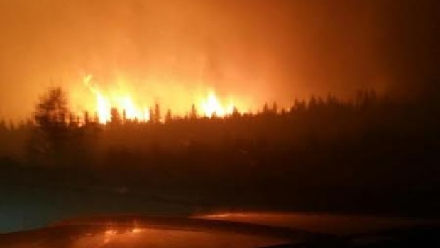 images_News_Canada_fire-near-noralta-lodge