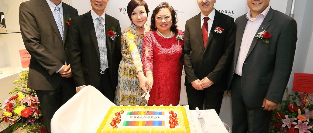From Left: Xu Wei, Deputy Counsel General of the People’s Republic of China in Toronto, Hon Michael Chan, Minister of Citizenship, Immigration and International Trade, CCG President Shirley Sun, Balmoral President Sharifa Khan, Reza Moridi, Minister of Research and Innovation & Minister of Training, Colleges and Universities and MPP Han Dong.