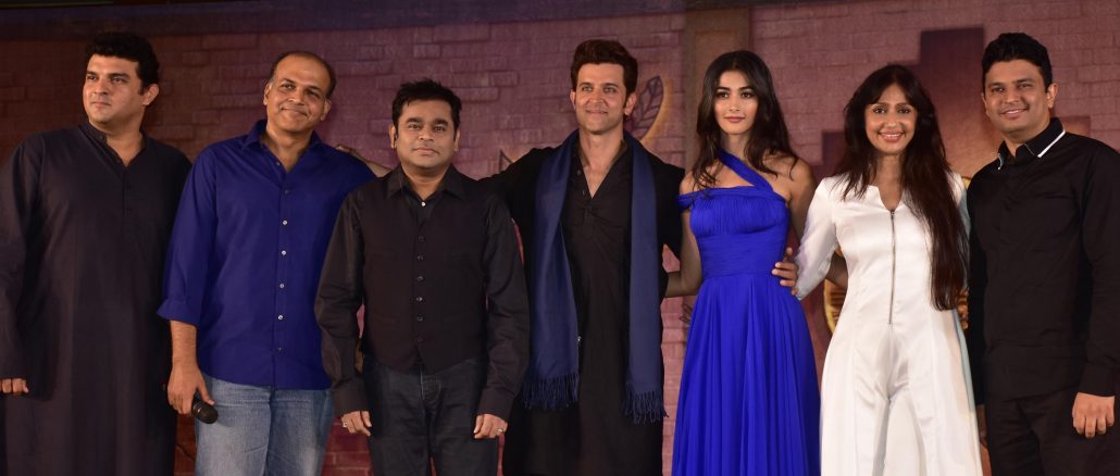hrithik roshan introduces his mohenjo daro co-star pooja hegde for the first time
