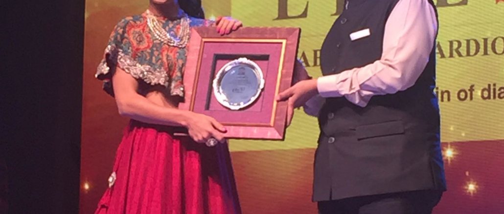 jacqueline fernandez gets felicitated by the maharashtra cm