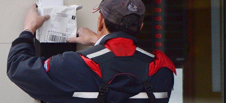 cupw workers to come for work despite lockout threat