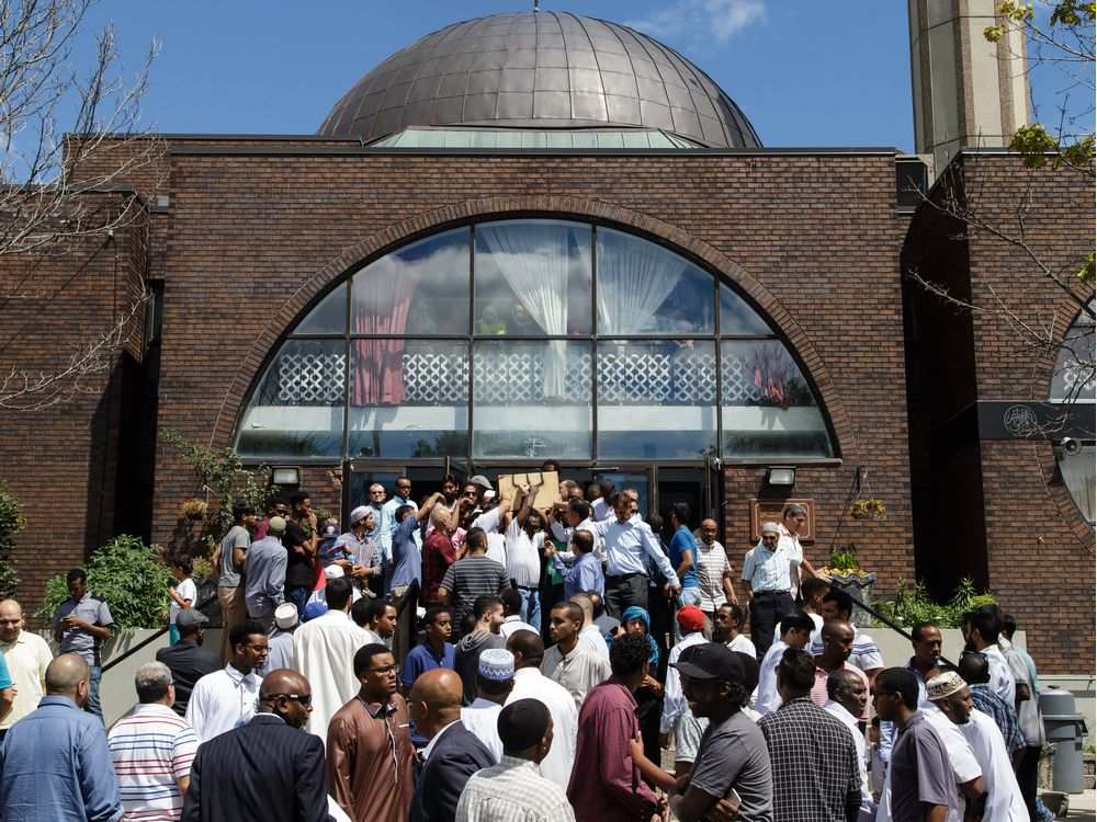 images_News_Canada_the-casket-is-carried-out-of-the-mosque-following-the-funera