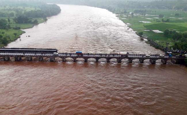 images_News_India_mumbai-goa-bridge-collapse_650x400_81470206317