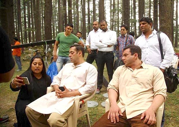 check out: salman khan dressed as a simpleton for tubelight