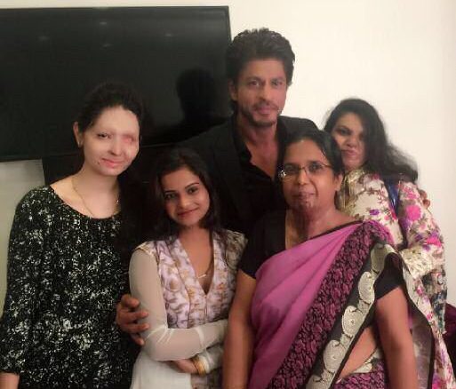 shah rukh khan surprises acid attack survivors