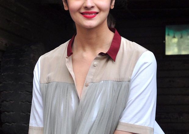 alia bhatt chants rock on 2 anthem in a funny way