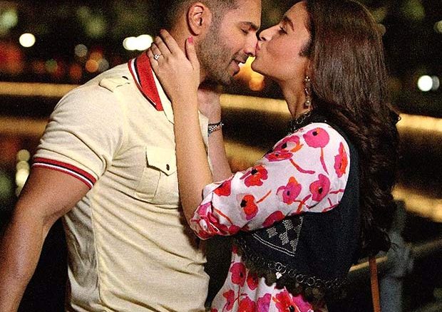 alia bhatt gives a sweet kiss to varun dhawan