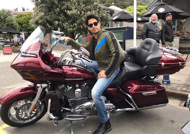 kiwis stephen fleming and brendon mccullum take sidharth malhotra on bike ride