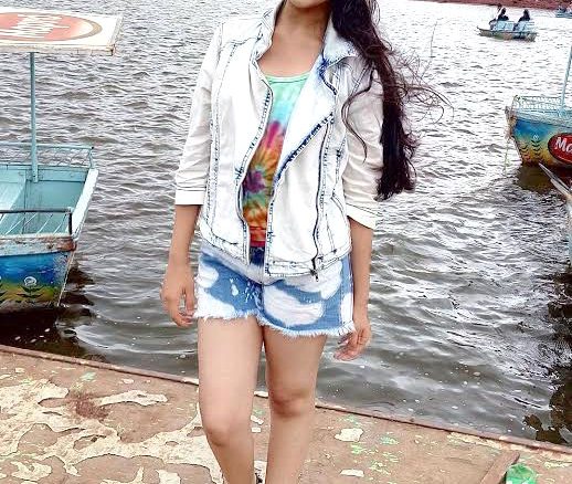 you have seen this girl many times, but we bet you don’t recognise her. can you?