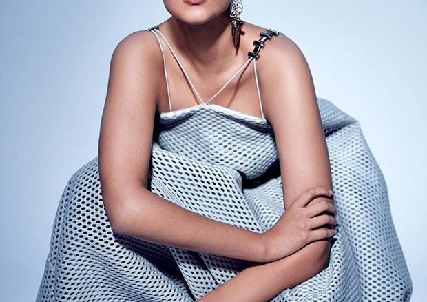 sonam kapoor honoured with icon award at asiavision movie awards 2016