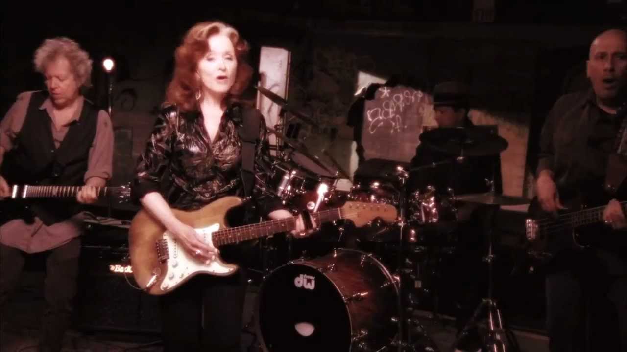 Bonnie Raitt Right Down The Line video