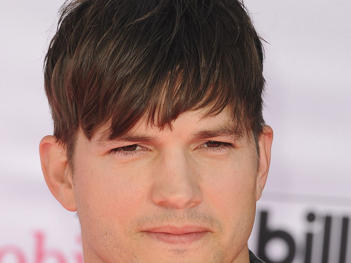 ashton kutcher lived in airbnbs after divorce