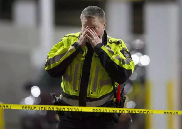 vancouver police shoots armed robber dead after stabbing at canadian tire store