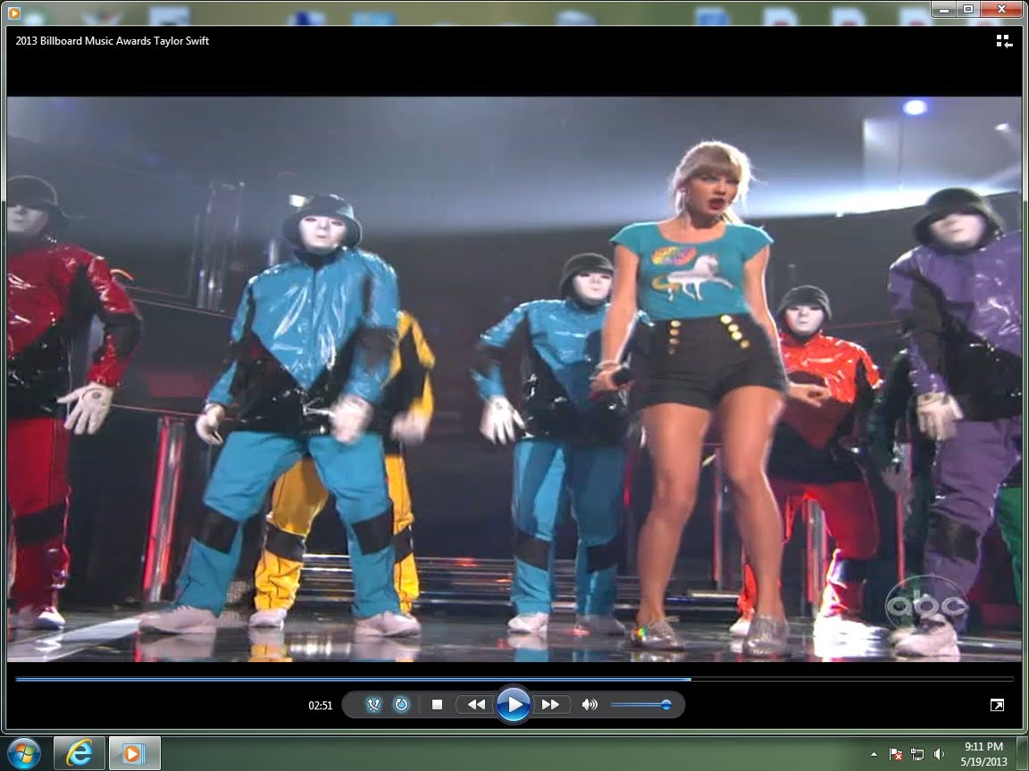Taylor Swift sweeps Billboard Music Awards performs Reds – digital sales take off