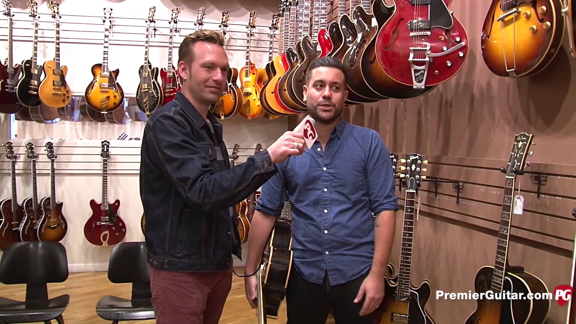 Walk About At Chicago Music Exchange An Awesome Guitar Store