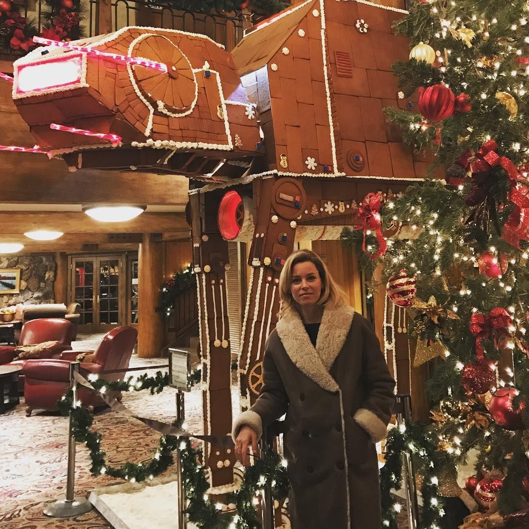 how hollywood celebrities are spending the holidays