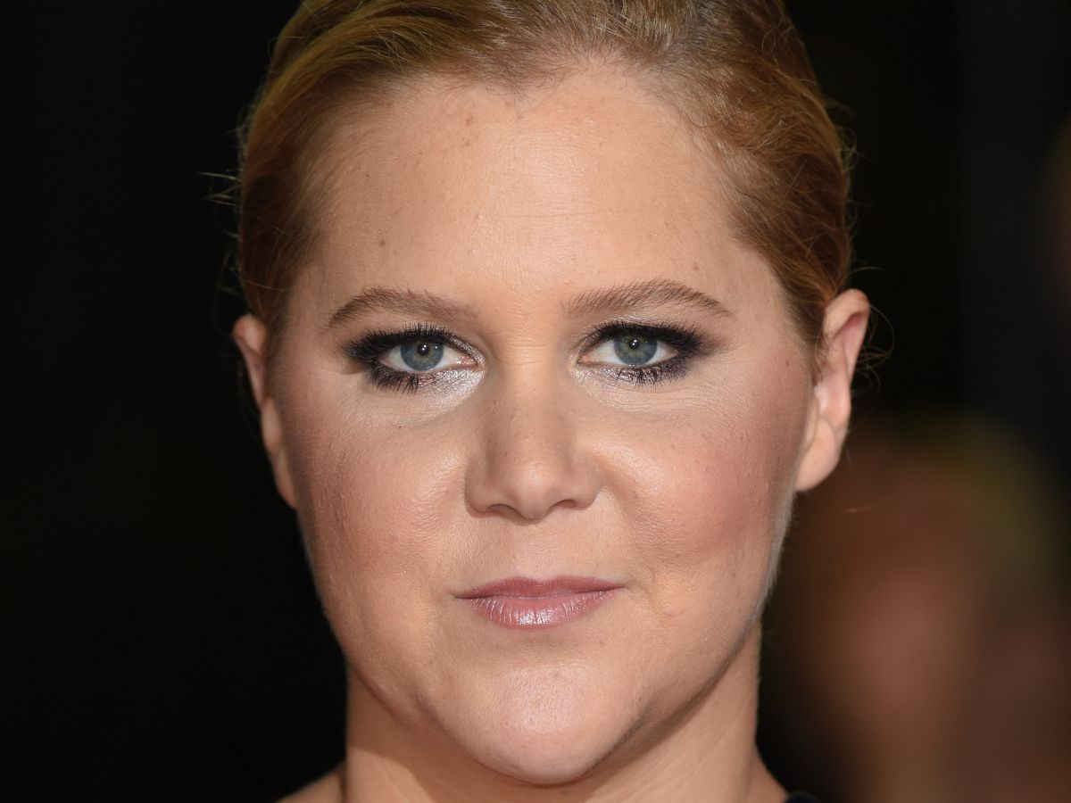 amy schumer’s sweet gift to her dad is straight out of field of dreams