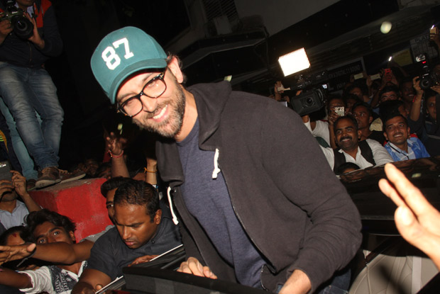 hrithik roshan surprises fans by visiting chandan cinema