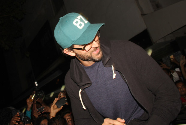 hrithik roshan surprises fans by visiting chandan cinema