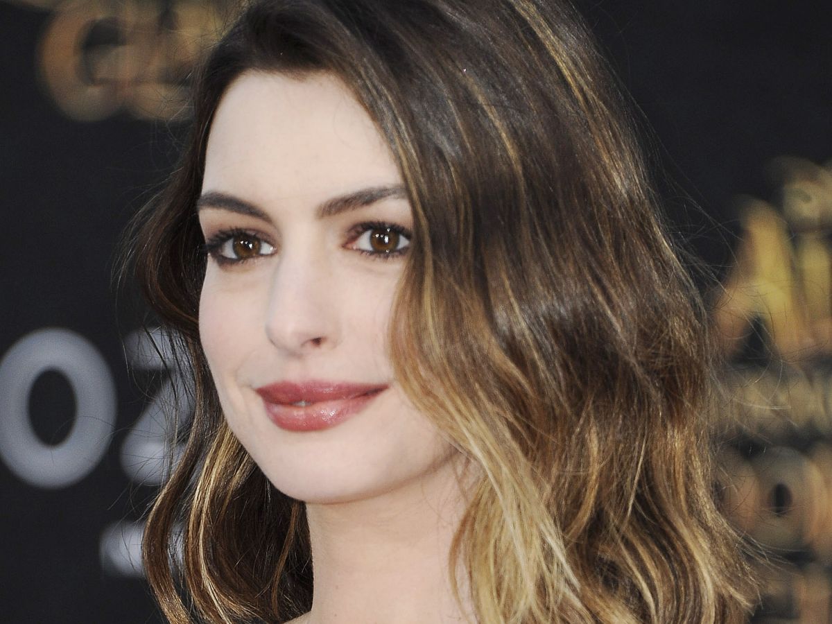 Anne Hathaway & Rebel Wilson Might Team Up For This '80s Hollywood Remake