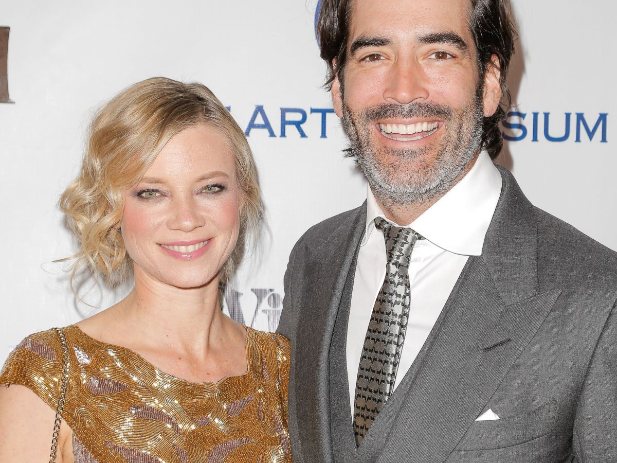 amy smart reveals she & husband carter oosterhouse welcomed baby flora via surrogate