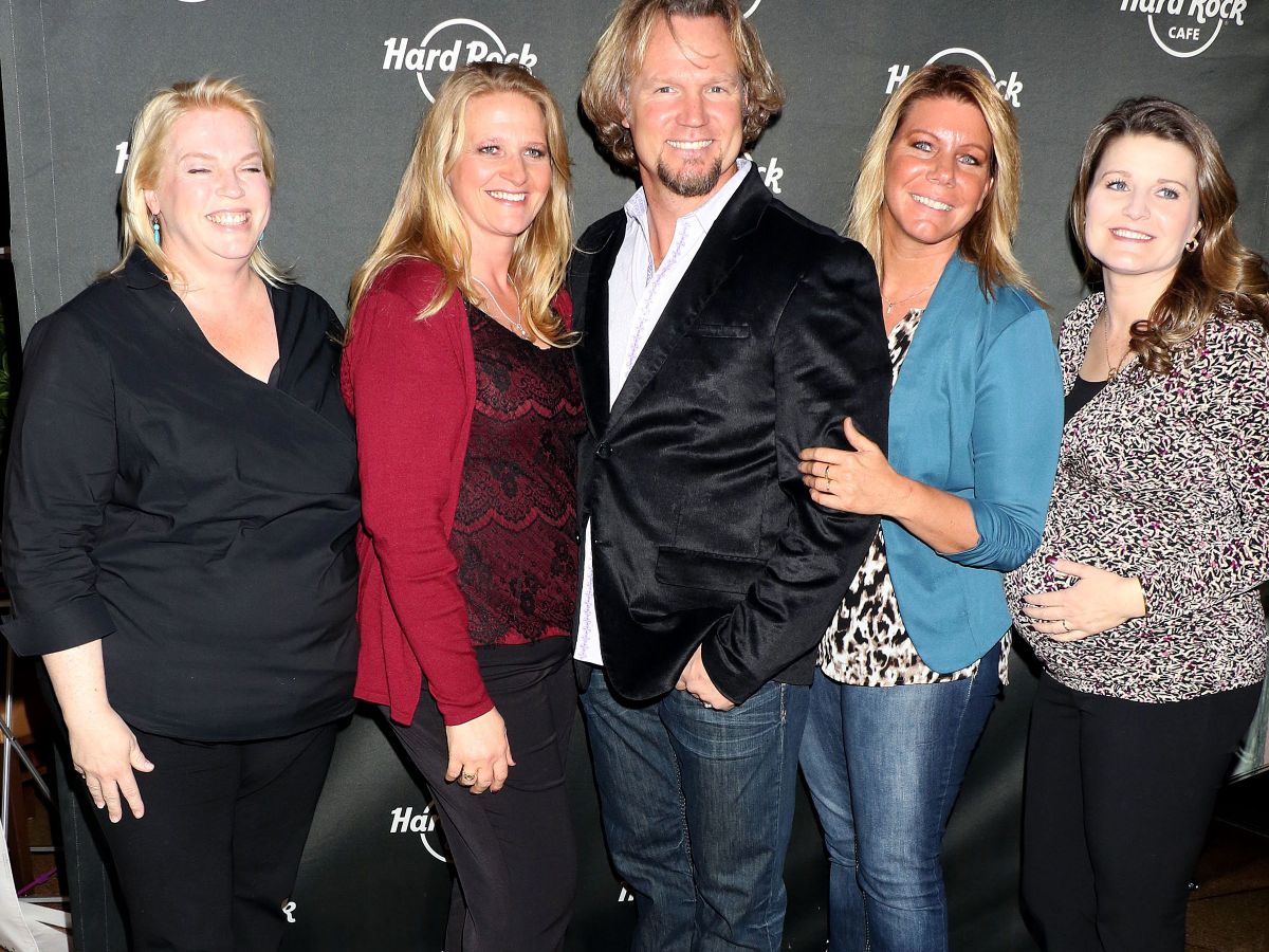 a daughter of the sister wives came out to a lukewarm reaction