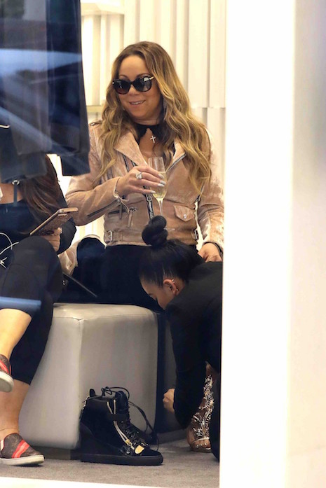 mariah carey is too important to fasten her own shoes