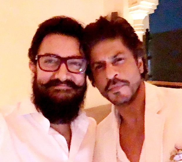 aamir khan and shah rukh khan pose for a selfie together