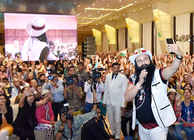 saint dr. msg wows the audience at the premiere of hind ka napak ko jawab