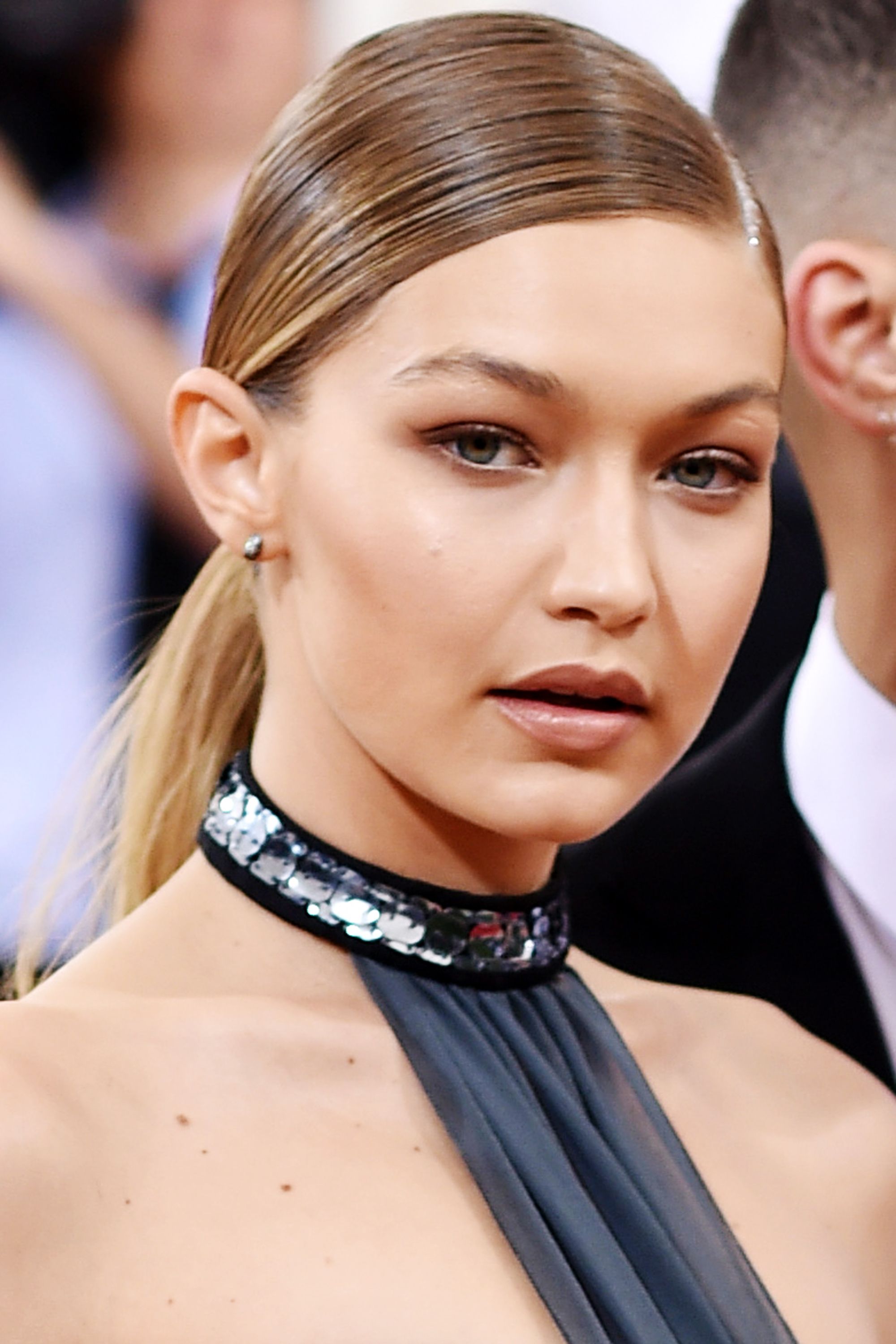 gigi hadid always wears these 5 beauty trends