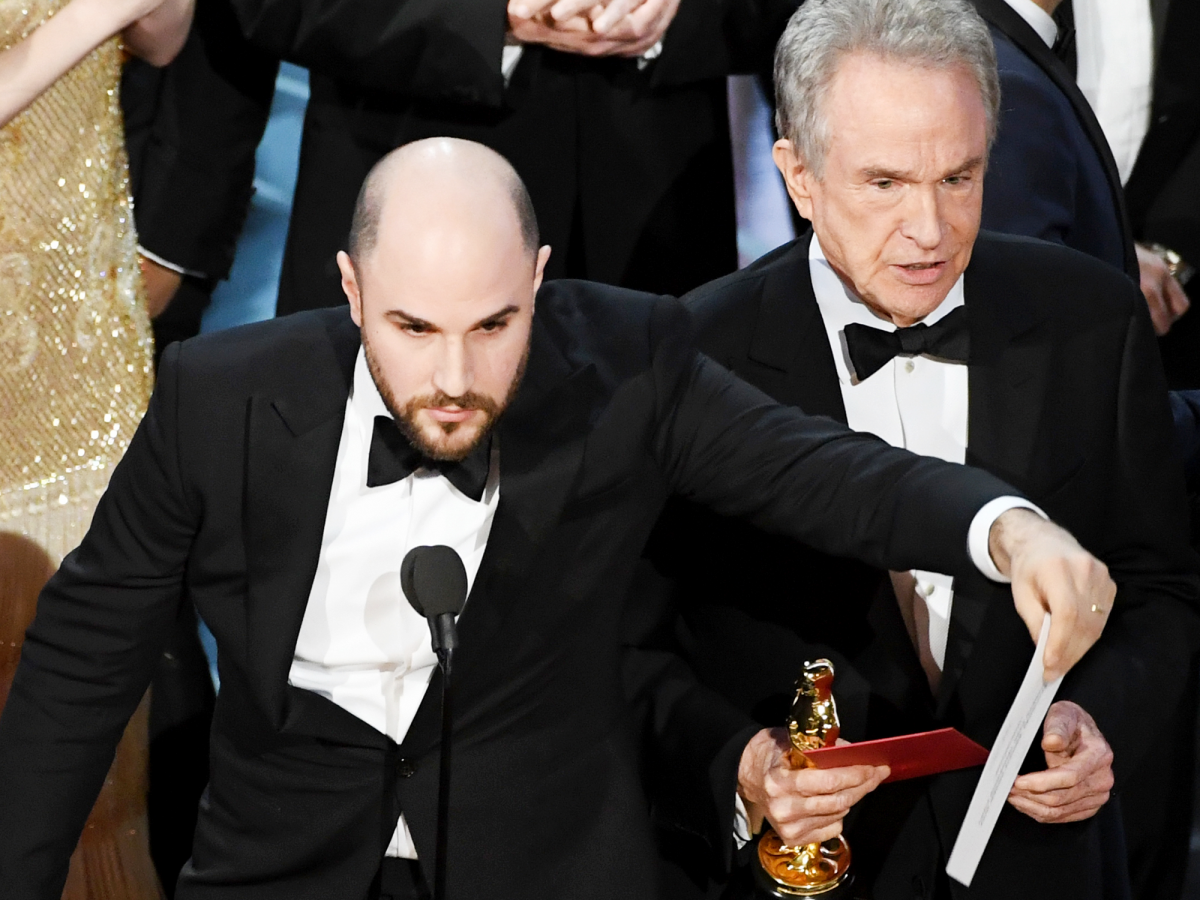 apology issued over best picture oscar mix-up