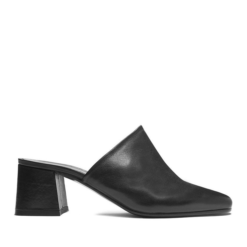 get this perfectly transitional shoe before it’s gone