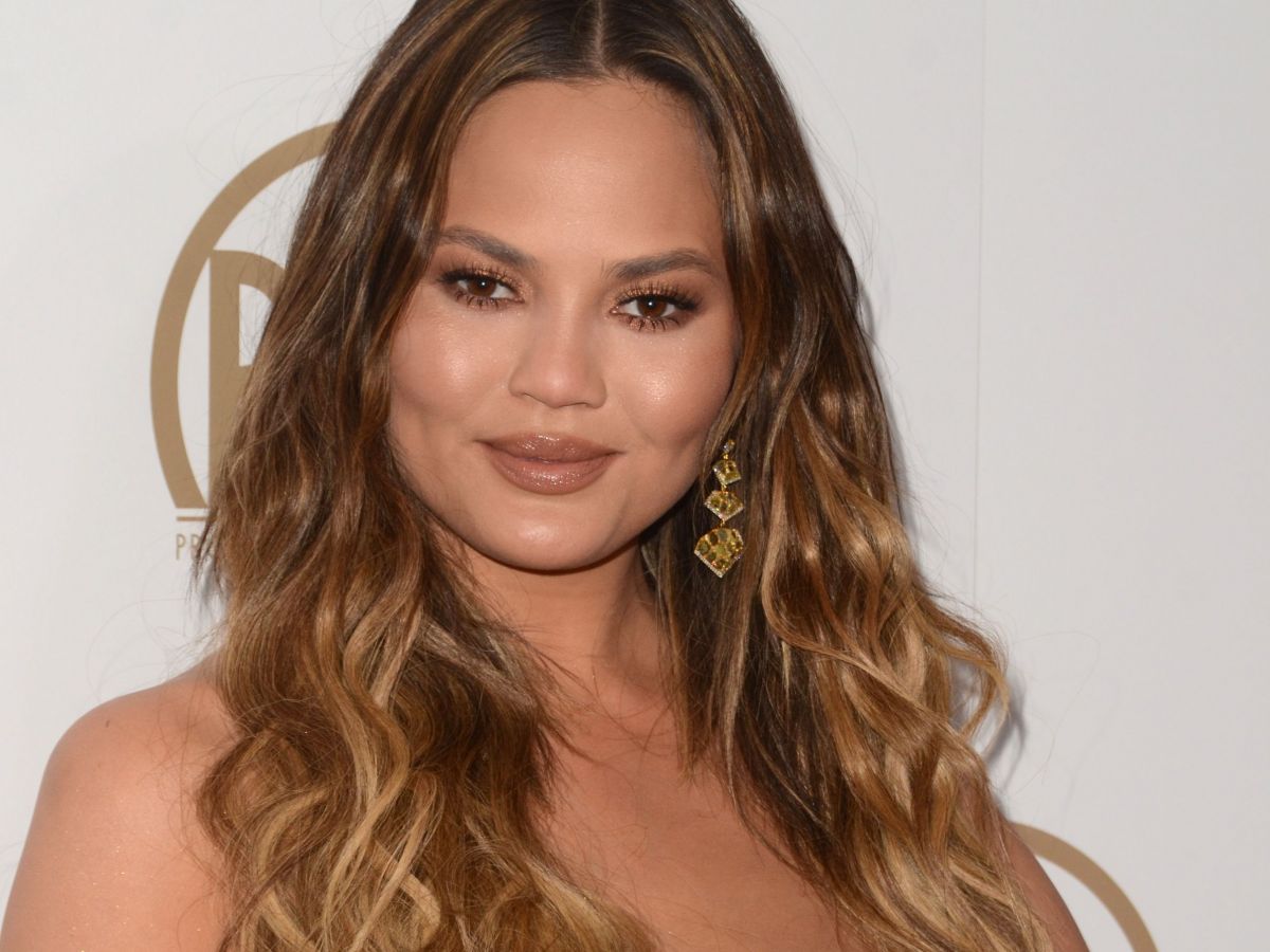 chrissy teigen is okay with accidentally bringing nipplegate back to the super bowl
