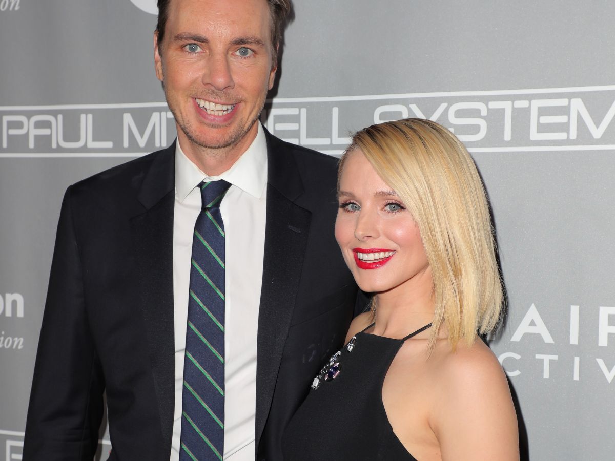 kristen bell & dax shepard are fighting over a la-z-boy