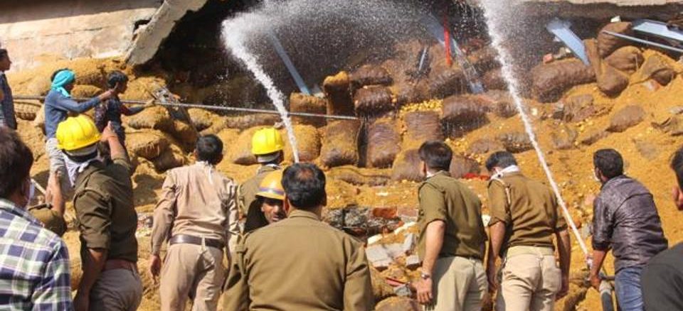 cold storage building collapse kills 4, injures 13 in kanpur