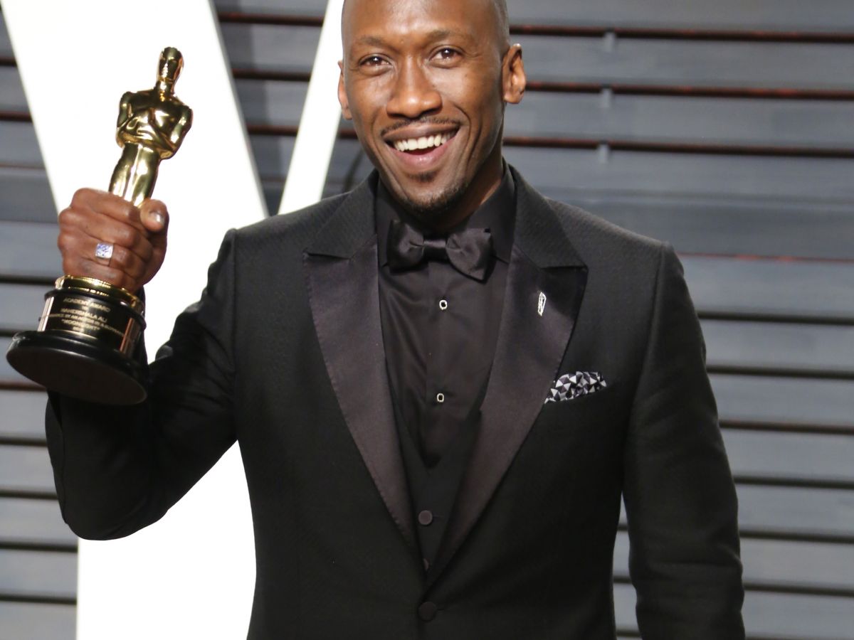 here’s a photo of mahershala ali & his baby daughter to brighten your day
